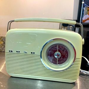Bush Radio Reproduction TR82/C